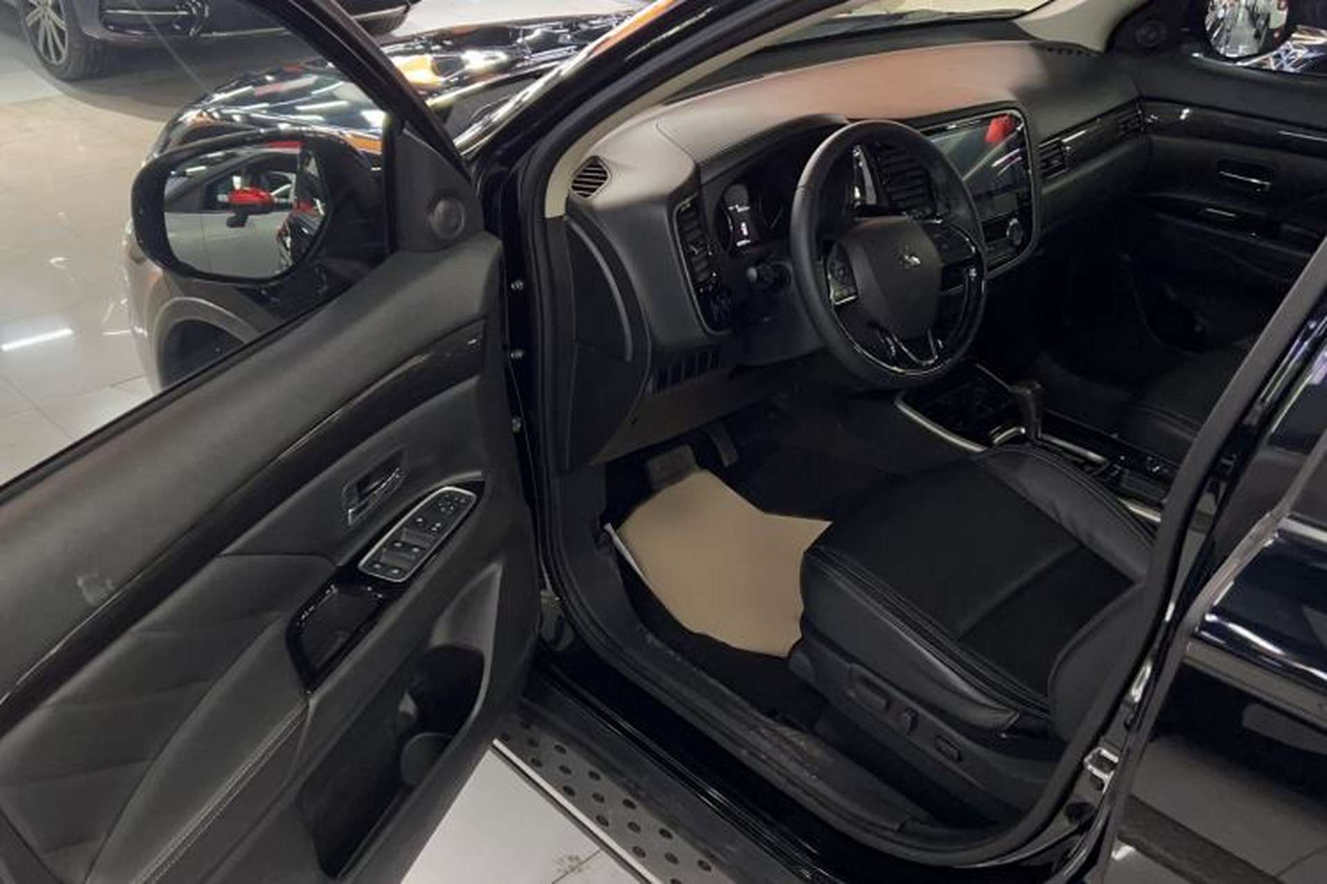 Used Mitsubishi Outlander 2020 2.0L Two-Wheel Drive Comfort Edition 5 Seats Driver Seat