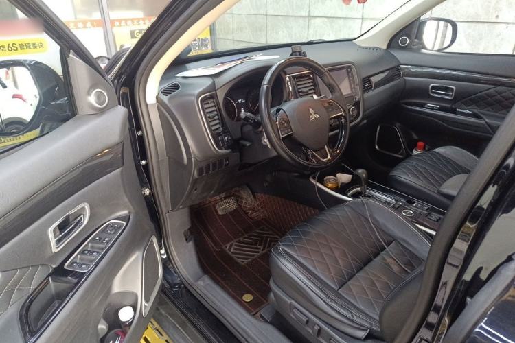 Used Mitsubishi Outlander 2020 2.4L 4x4 Zhi Xiang Edition 7-Seater Driver Seat
