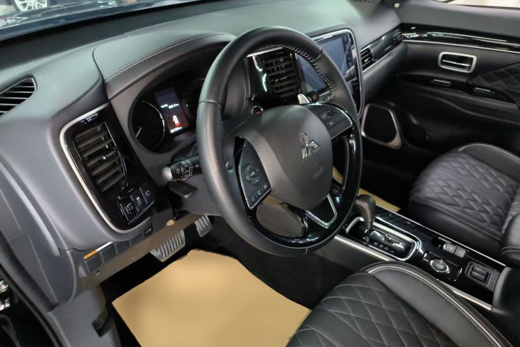 Used Mitsubishi Outlander 2020 2.4L 4x4 Zhi Xiang Edition 5 Seats Driver Seat