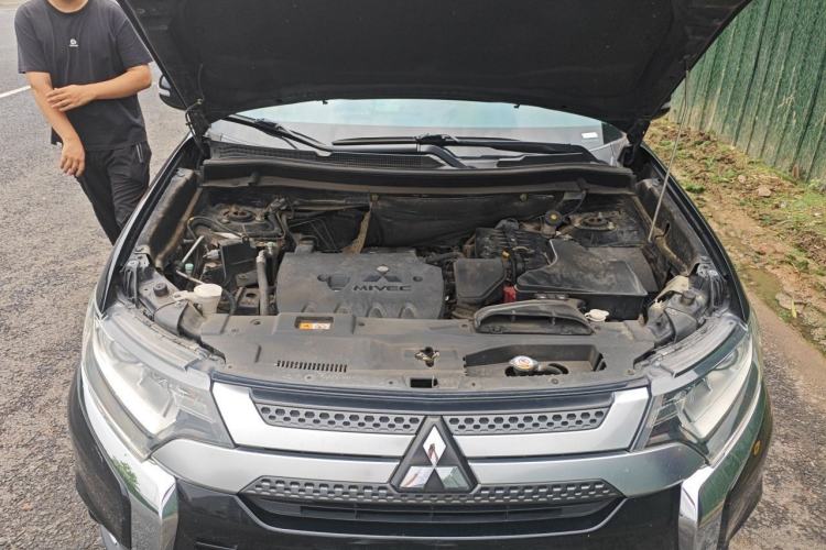 Used Mitsubishi Outlander 2020 2.0L Two-Wheel Drive Enjoyment Version 5 Seats Engine Bay