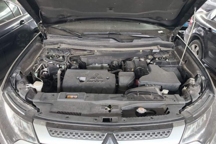 Used Mitsubishi Outlander 2020 2.4L 4x4 Zhi Xiang Edition 5 Seats Engine Bay