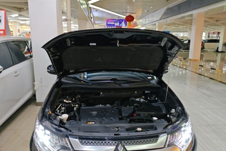 Used Mitsubishi Outlander 2020 2.4L 4x4 Zhi Xiang Edition 5 Seats Engine Bay