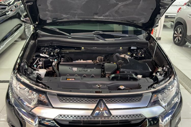 Used Mitsubishi Outlander 2020 2.0L Two-Wheel Drive Comfort Edition 5 Seats Engine Bay