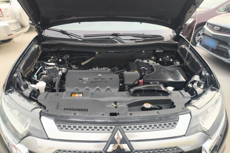 Used Mitsubishi Outlander 2020 2.0L Two-Wheel Drive Comfort Edition 7-Seater Engine Bay