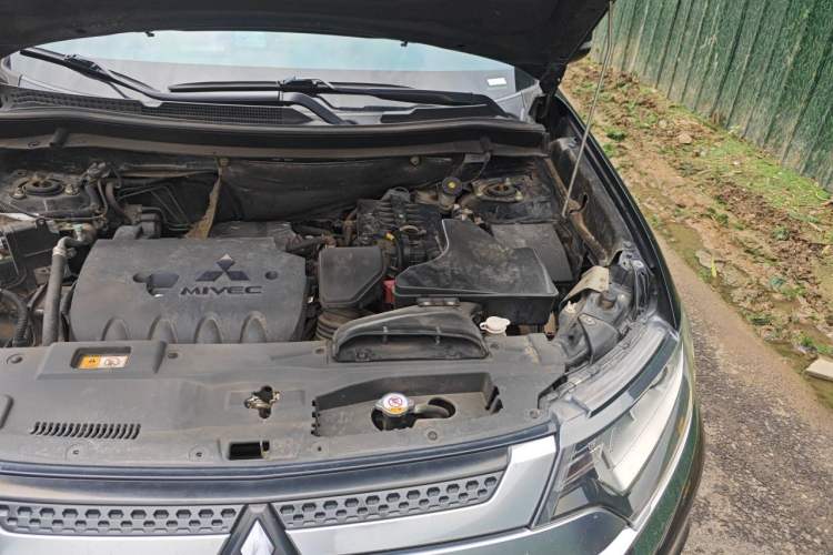 Used Mitsubishi Outlander 2020 2.0L Two-Wheel Drive Enjoyment Version 5 Seats Engine Bay Left