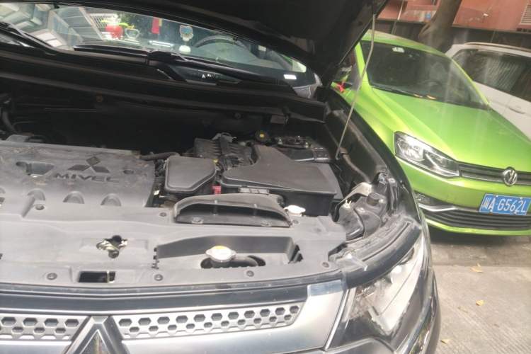 Used Mitsubishi Outlander 2020 2.0L Two-Wheel Drive Comfort Edition 7-Seater Engine Bay Left