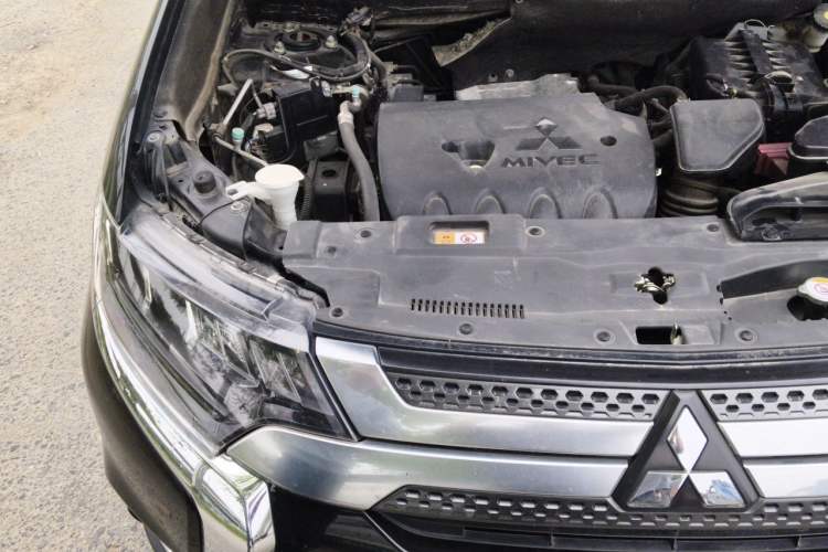 Used Mitsubishi Outlander 2020 2.4L 4x4 Zhi Xiang Edition 7-Seater Engine Bay Right
