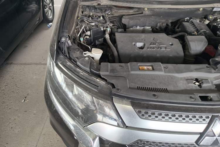 Used Mitsubishi Outlander 2020 2.4L 4x4 Zhi Xiang Edition 5 Seats Engine Bay Right