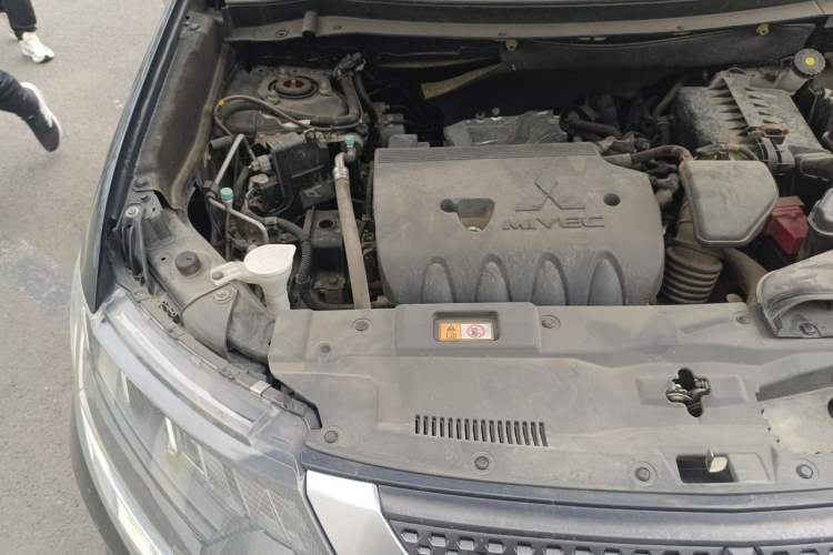 Used Mitsubishi Outlander 2020 2.4L 4x4 Zhi Xiang Edition 7-Seater Engine Bay Right