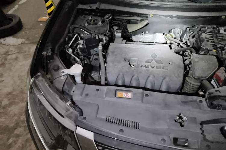Used Mitsubishi Outlander 2020 2.4L 4x4 Zhi Xiang Edition 7-Seater Engine Bay Right