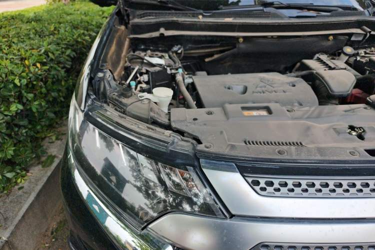 Used Mitsubishi Outlander 2020 2.4L 4x4 Zhi Xiang Edition 7-Seater Engine Bay Right