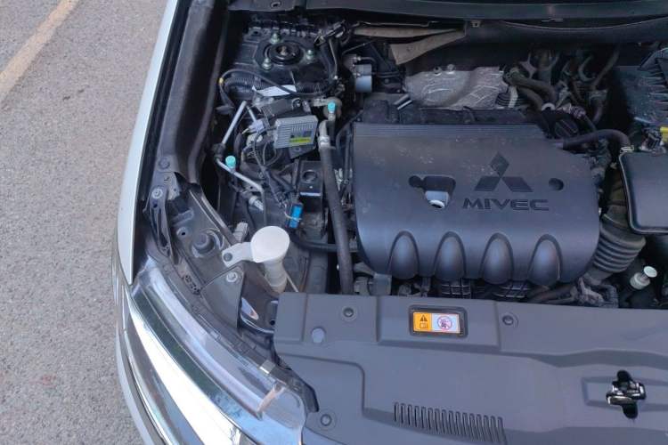 Used Mitsubishi Outlander 2020 2.0L Two-Wheel Drive Enjoyment Version 5 Seats Engine Bay Right