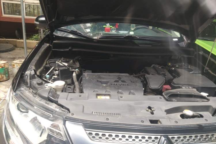 Used Mitsubishi Outlander 2020 2.0L Two-Wheel Drive Comfort Edition 7-Seater Engine Bay Right
