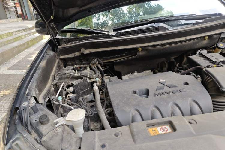Used Mitsubishi Outlander 2020 2.0L Two-Wheel Drive Comfort Edition 7-Seater Engine Bay Right
