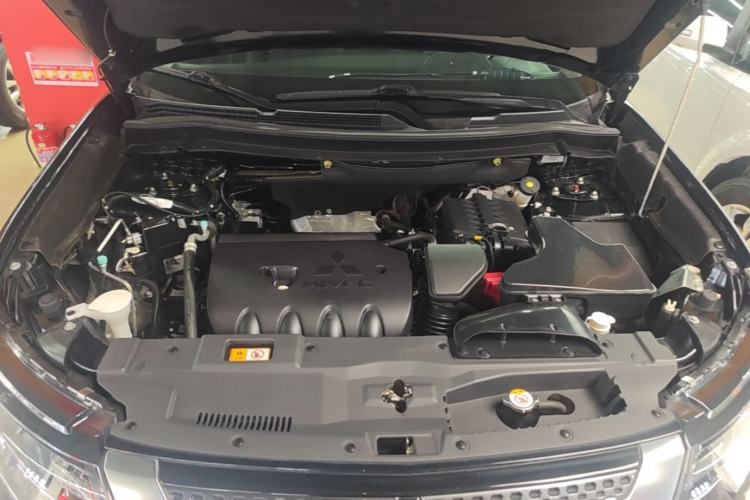 Used Mitsubishi Outlander 2020 2.0L Two-Wheel Drive Enjoyment Version 5 Seats Engine Bay