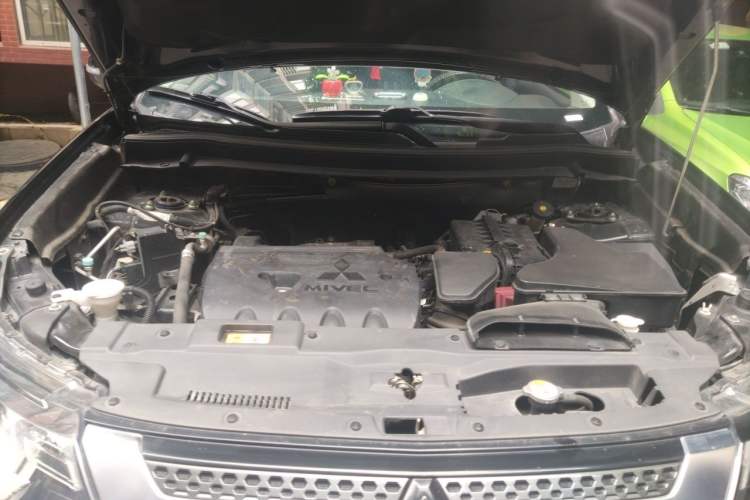 Used Mitsubishi Outlander 2020 2.0L Two-Wheel Drive Comfort Edition 7-Seater Engine Bay