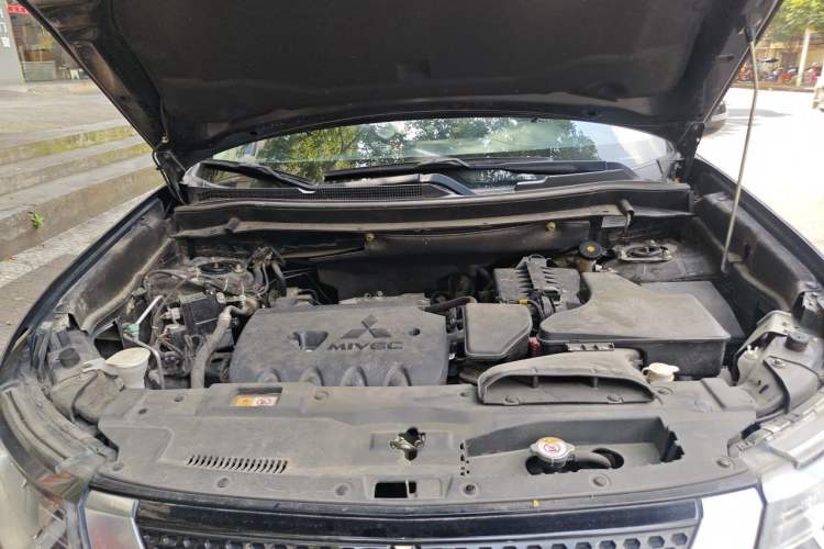Used Mitsubishi Outlander 2020 2.0L Two-Wheel Drive Comfort Edition 7-Seater Engine Bay