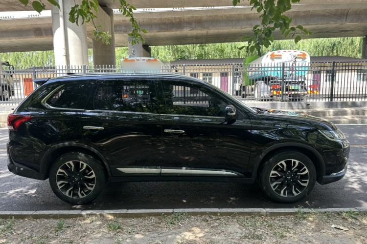Used Mitsubishi Outlander 2020 2.4L 4x4 Zhi Xiang Edition 5 Seats Exterior 1