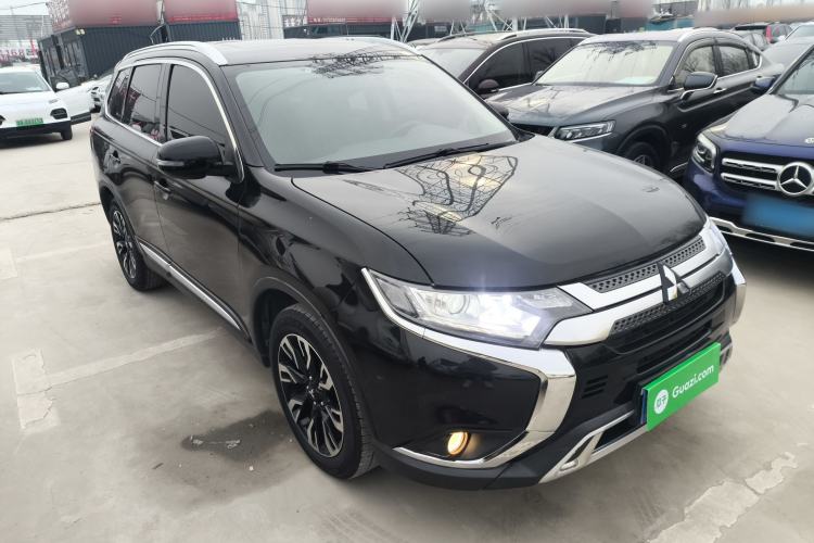 Used Mitsubishi Outlander 2020 2.0L Two-Wheel Drive Comfort Edition 7-Seater Exterior 1