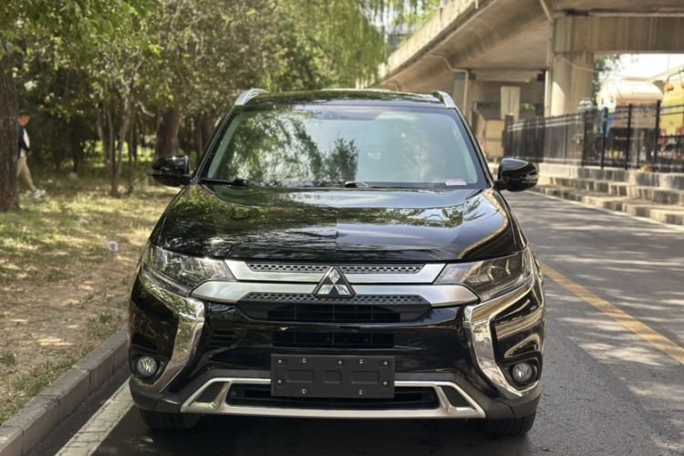 Used Mitsubishi Outlander 2020 2.4L 4x4 Zhi Xiang Edition 5 Seats Exterior 2
