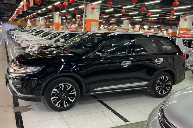 Used Mitsubishi Outlander 2020 2.0L Two-Wheel Drive Comfort Edition 5 Seats Exterior 2