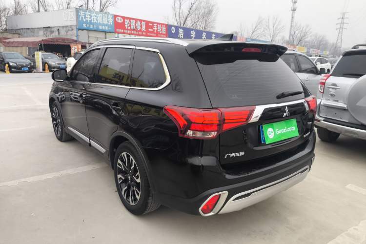 Used Mitsubishi Outlander 2020 2.0L Two-Wheel Drive Comfort Edition 7-Seater Exterior 2