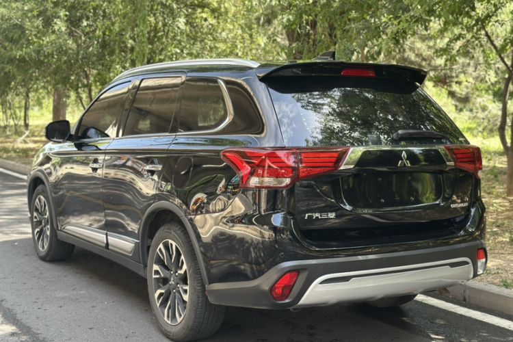 Used Mitsubishi Outlander 2020 2.4L 4x4 Zhi Xiang Edition 5 Seats Exterior 6