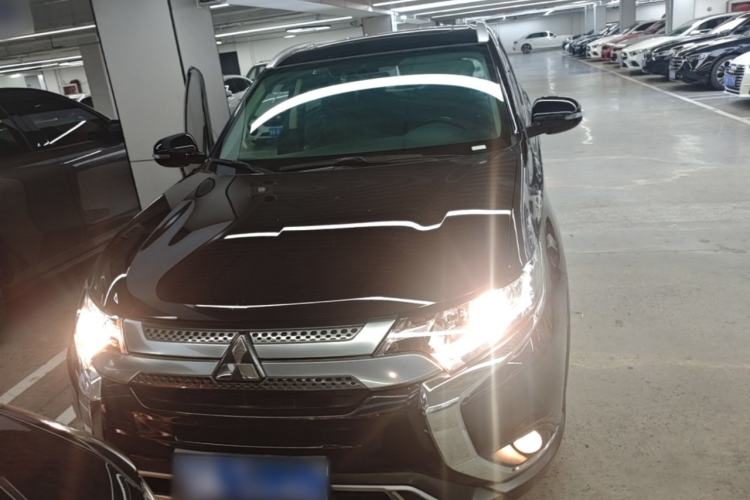 Used Mitsubishi Outlander 2020 2.0L Two-Wheel Drive Enjoyment Version 5 Seats Front