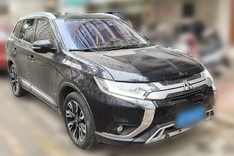 Used Mitsubishi Outlander 2020 2.0L Two-Wheel Drive Enjoyment Version 5 Seats Front Right 45 Deg