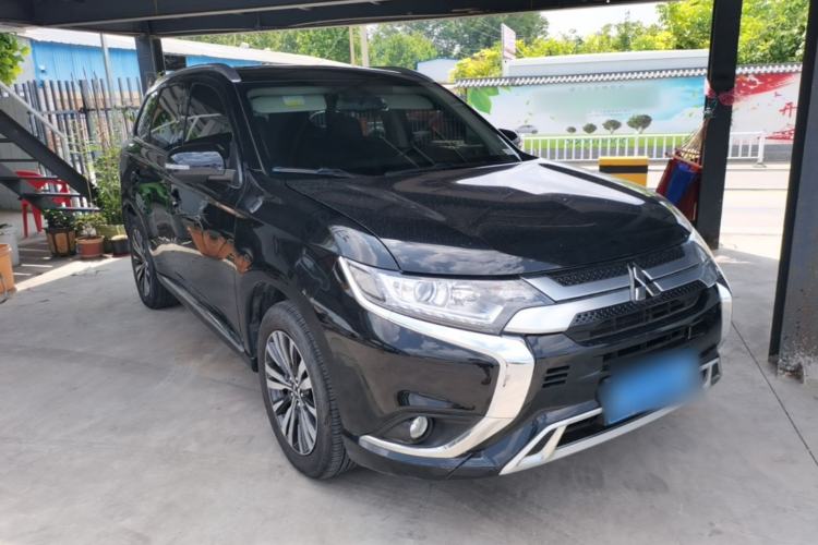 Used Mitsubishi Outlander 2020 2.0L Two-Wheel Drive Enjoyment Version 5 Seats Front Right 45 Deg