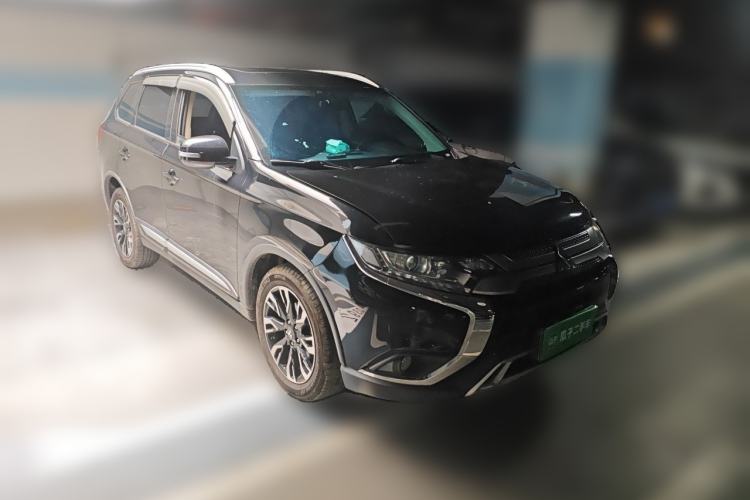Used Mitsubishi Outlander 2020 2.0L Two-Wheel Drive Enjoyment Version 5 Seats Front Right 45 Deg