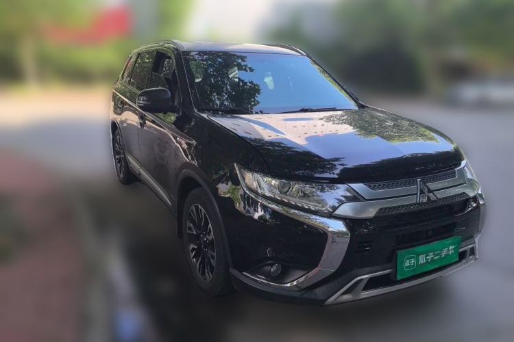 Used Mitsubishi Outlander 2020 2.0L Two-Wheel Drive Enjoyment Version 5 Seats Front Right 45 Deg