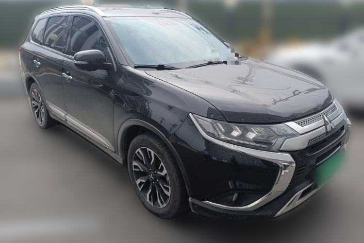 Used Mitsubishi Outlander 2020 2.4L 4x4 Zhi Xiang Edition 7-Seater Front Right 45 Deg