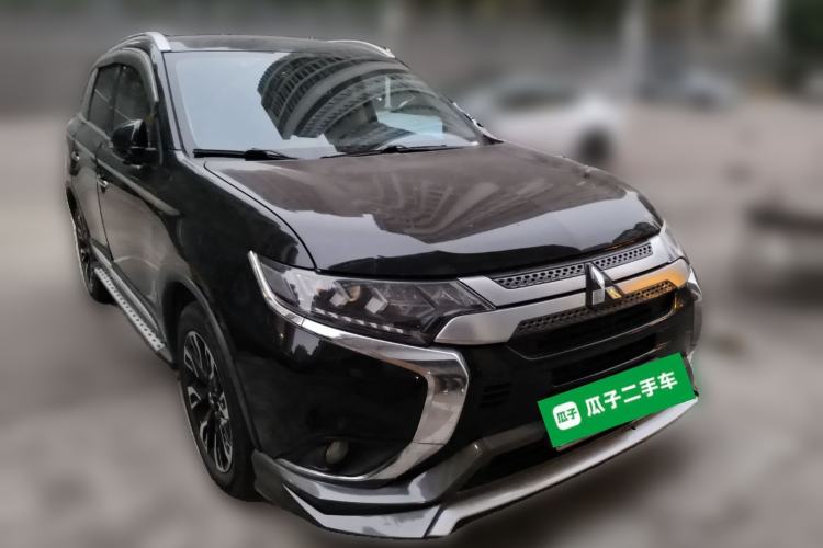 Used Mitsubishi Outlander 2020 2.4L 4x4 Zhi Xiang Edition 7-Seater Front Right 45 Deg