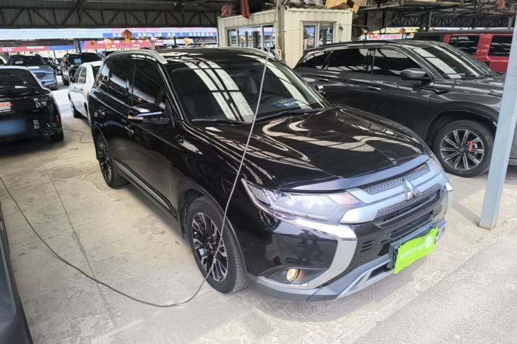 Used Mitsubishi Outlander 2020 2.4L 4x4 Zhi Xiang Edition 5 Seats Front Right 45 Deg