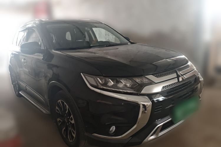 Used Mitsubishi Outlander 2020 2.4L 4x4 Zhi Xiang Edition 7-Seater Front Right 45 Deg