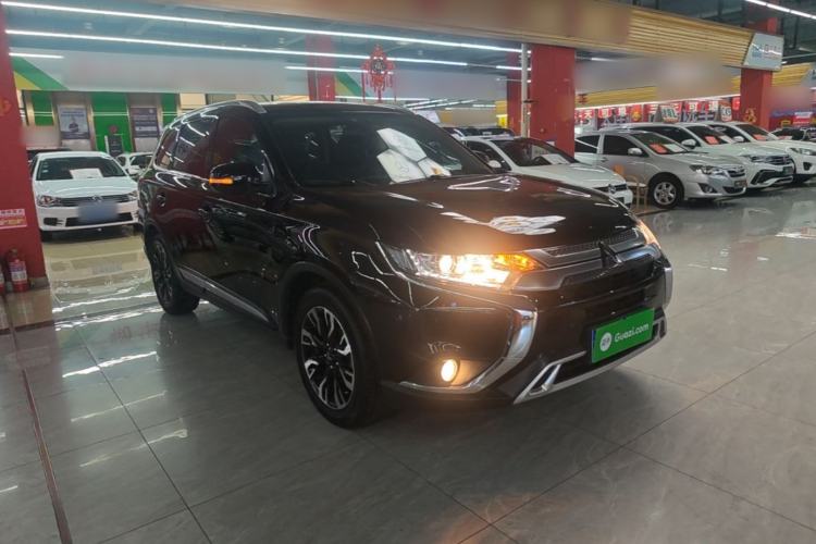 Used Mitsubishi Outlander 2020 2.0L Two-Wheel Drive Enjoyment Version 5 Seats Front Right 45 Deg
