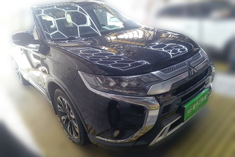 Used Mitsubishi Outlander 2020 2.4L 4x4 Zhi Xiang Edition 7-Seater Front Right 45 Deg