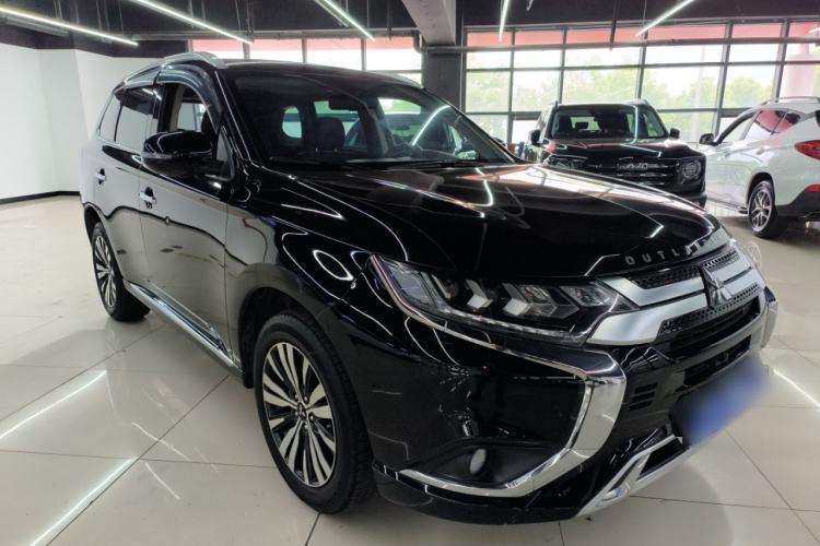Used Mitsubishi Outlander 2020 2.4L 4x4 Zhi Xiang Edition 5 Seats Front Right 45 Deg