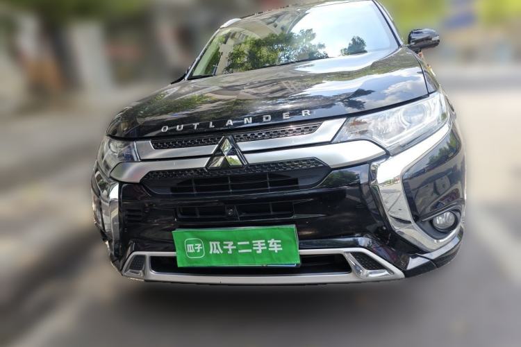 Used Mitsubishi Outlander 2020 2.0L Two-Wheel Drive Comfort Edition 7-Seater Front