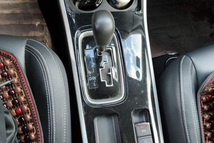 Used Mitsubishi Outlander 2020 2.0L Two-Wheel Drive Enjoyment Version 5 Seats Gear Lever
