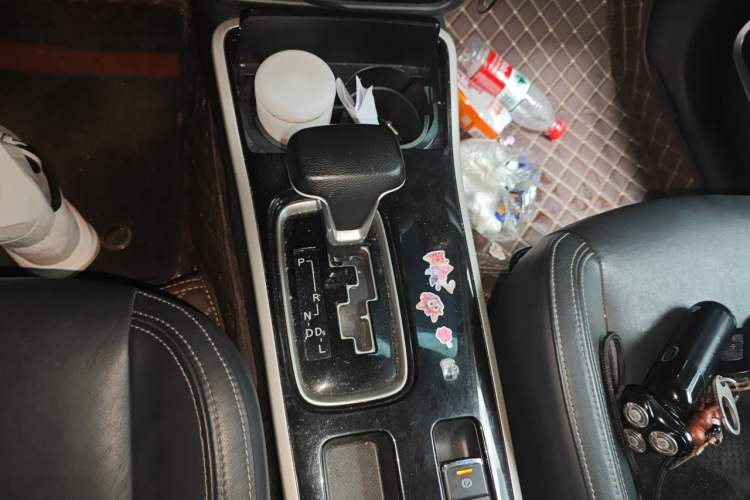 Used Mitsubishi Outlander 2020 2.0L Two-Wheel Drive Enjoyment Version 5 Seats Gear Lever