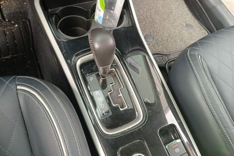 Used Mitsubishi Outlander 2020 2.4L 4x4 Zhi Xiang Edition 7-Seater Gear Lever