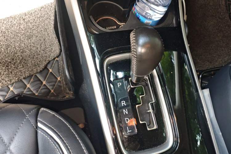 Used Mitsubishi Outlander 2020 2.4L 4x4 Zhi Xiang Edition 5 Seats Gear Lever