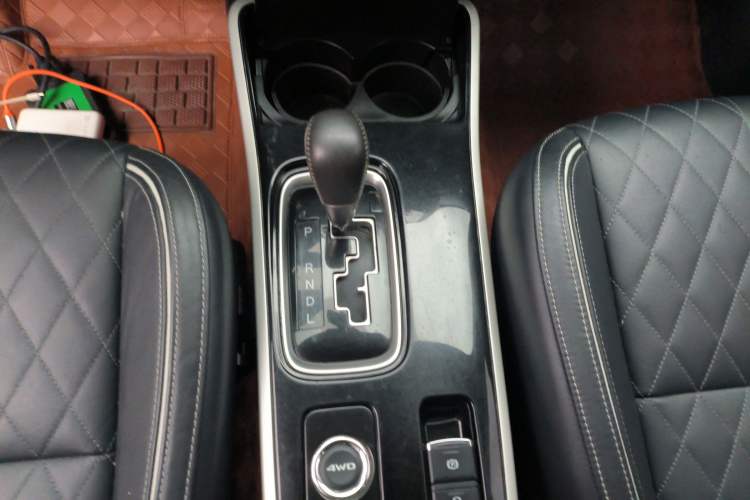 Used Mitsubishi Outlander 2020 2.4L 4x4 Zhi Xiang Edition 7-Seater Gear Lever