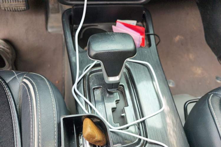 Used Mitsubishi Outlander 2020 2.4L 4x4 Zhi Xiang Edition 7-Seater Gear Lever