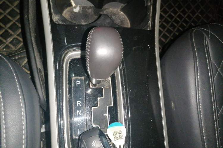 Used Mitsubishi Outlander 2020 2.4L 4x4 Zhi Xiang Edition 7-Seater Gear Lever