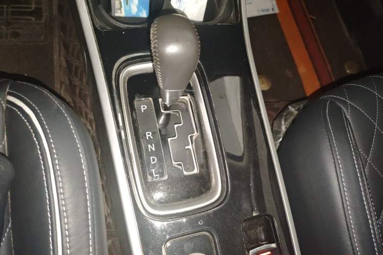 Used Mitsubishi Outlander 2020 2.4L 4x4 Zhi Xiang Edition 7-Seater Gear Lever