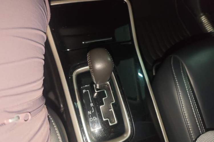 Used Mitsubishi Outlander 2020 2.0L Two-Wheel Drive Enjoyment Version 5 Seats Gear Lever