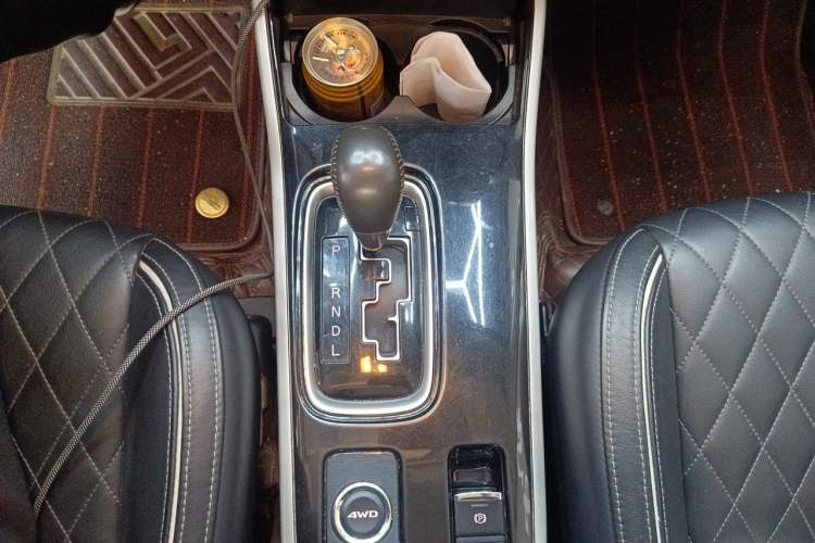 Used Mitsubishi Outlander 2020 2.4L 4x4 Zhi Xiang Edition 7-Seater Gear Lever